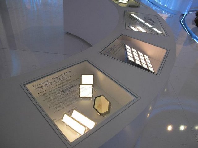 Philips-OLED-panels-at-LB-2012-2.preview
